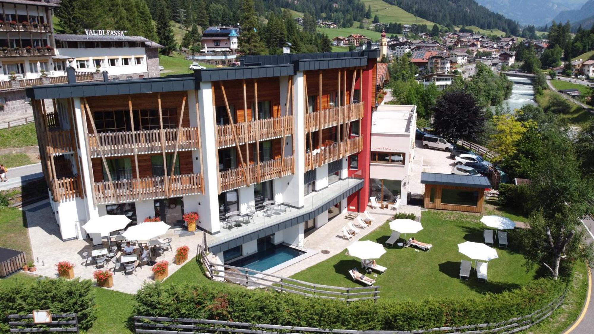 Hotel Miravalle Soraga Luaran gambar